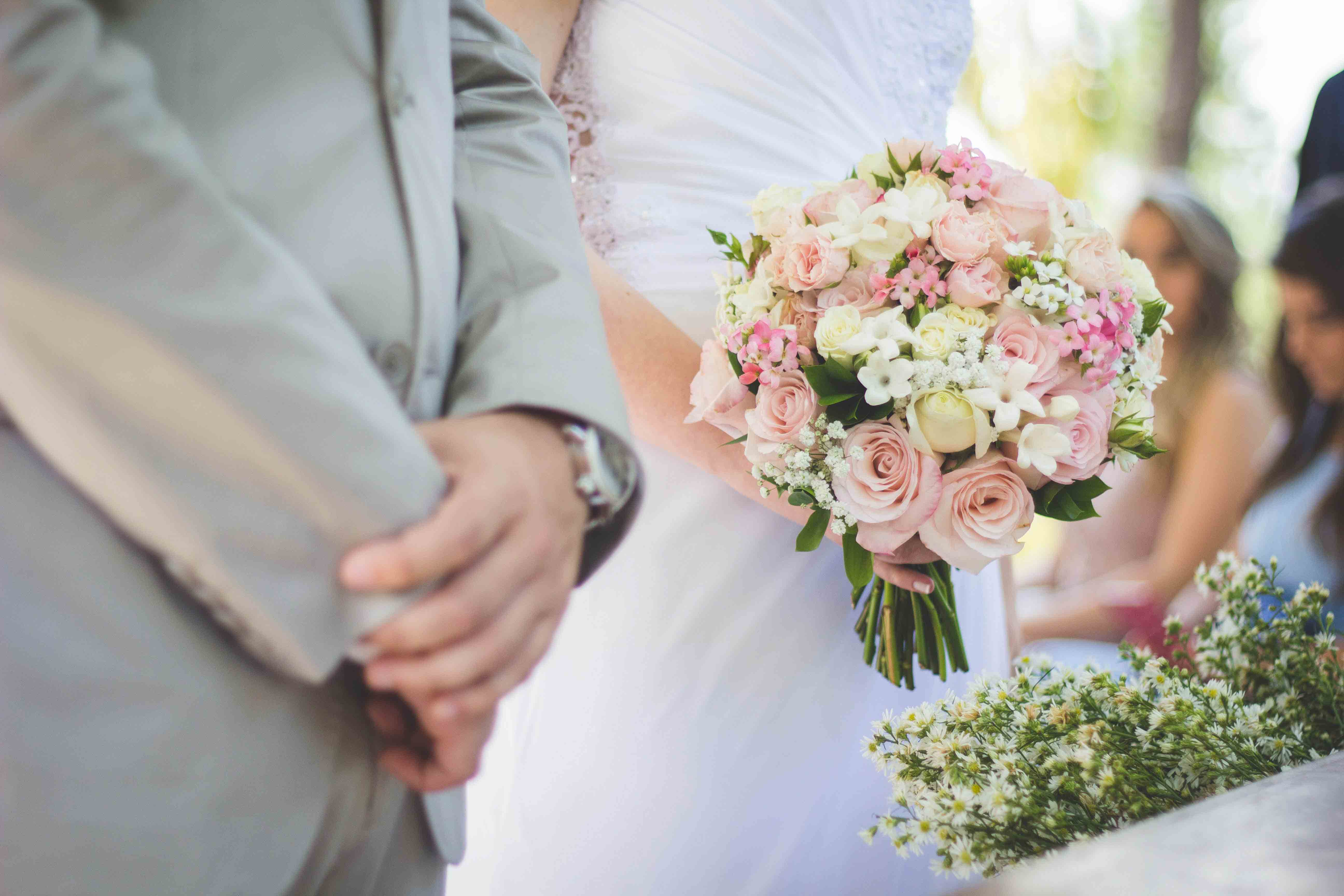 fiori matrimonio bouquet bianco rosa