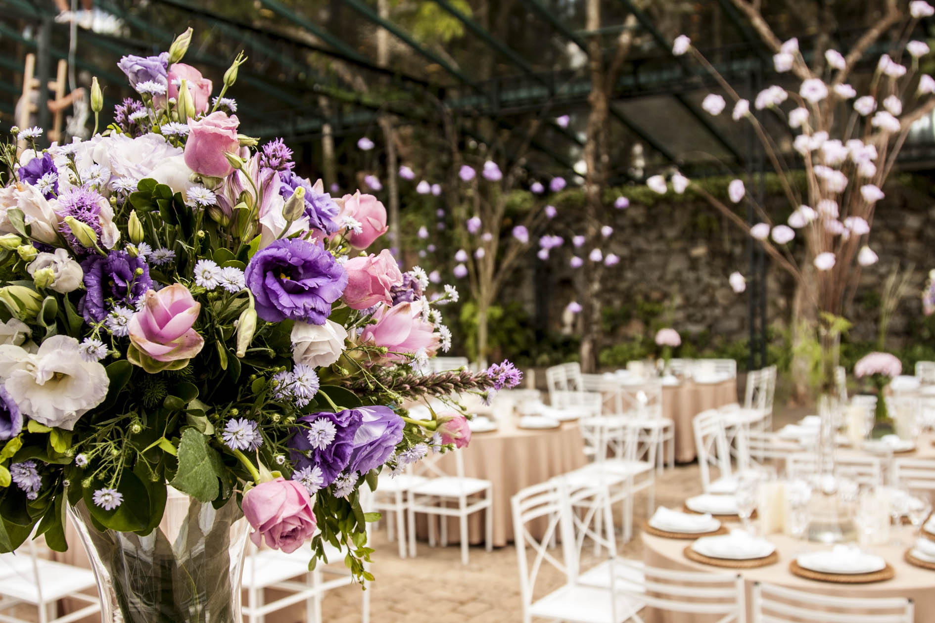 location matrimonio allestimento esterno fiori rosa