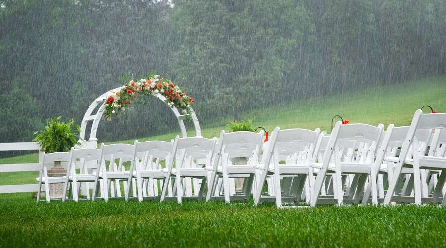 cosa fare se piove al matrimonio